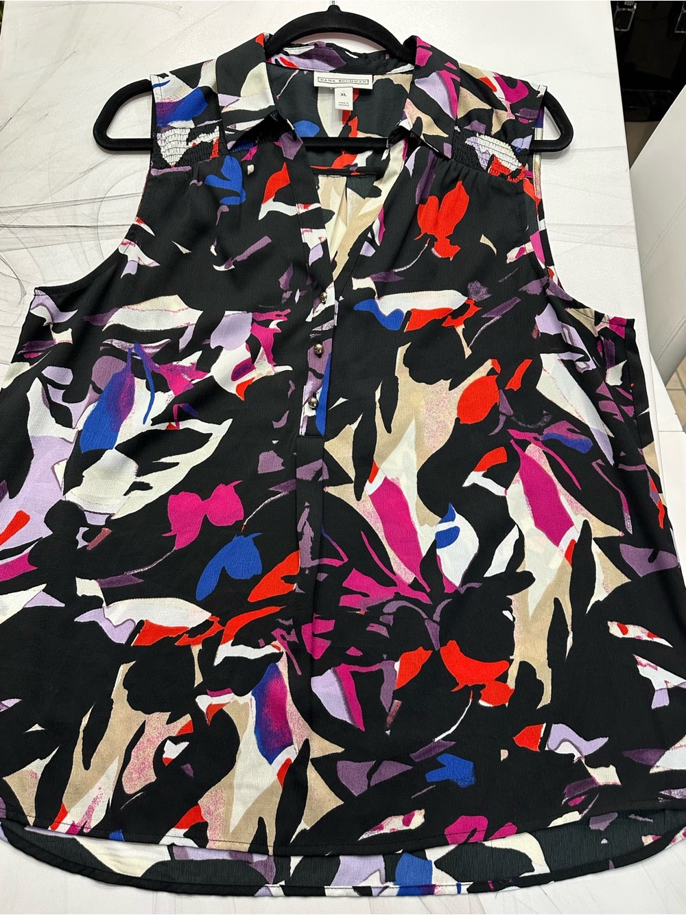 Dana Buchman Black Multi Abstract Print Sleeveless V-Neck Top